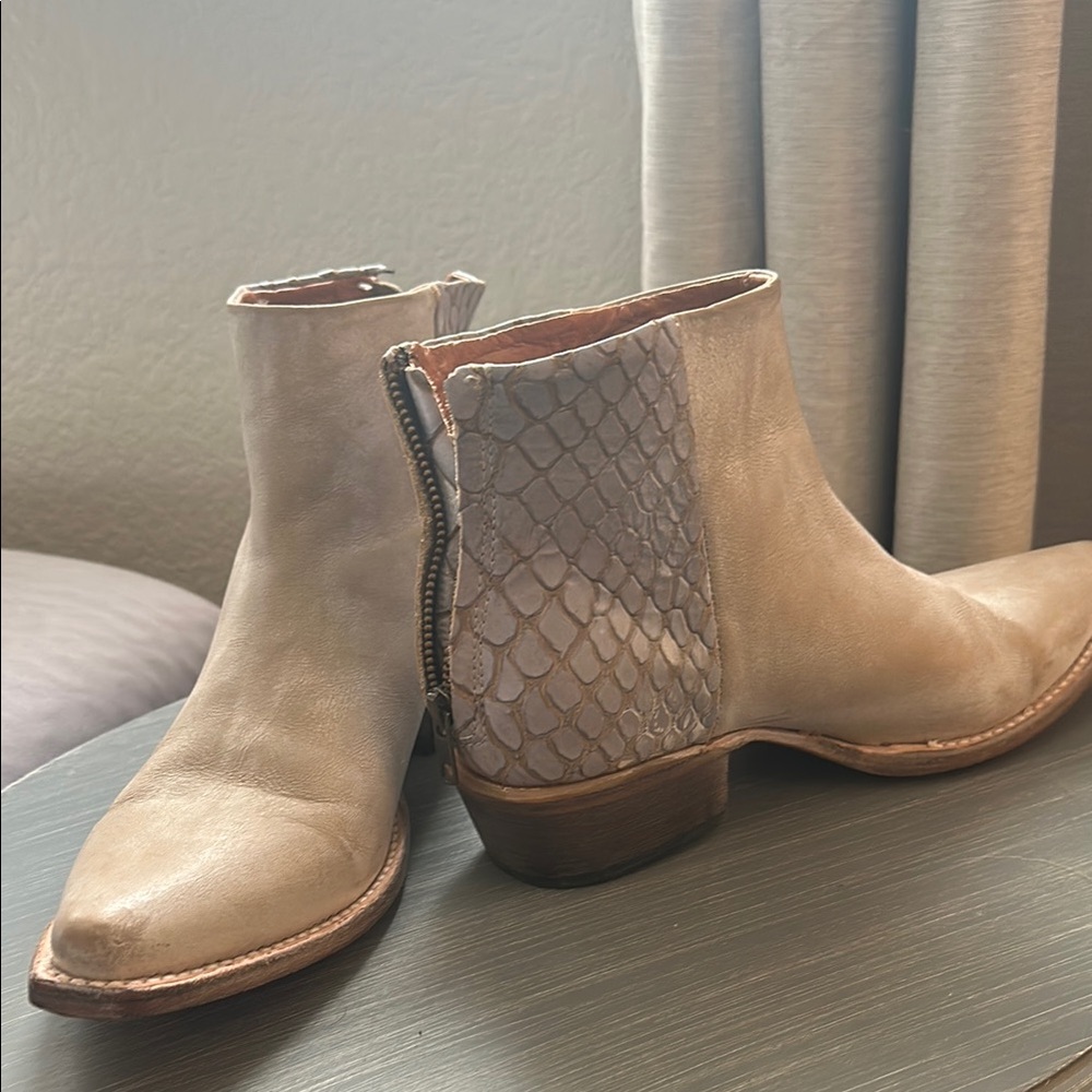 Women’s Freebird “Rule” Tan Leather Ankle Boots Size 9